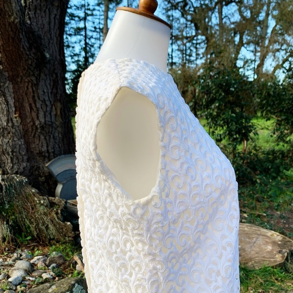 SOLD 1960's Ornate Lacey Back Button Shell Top - Picture 4 of 8